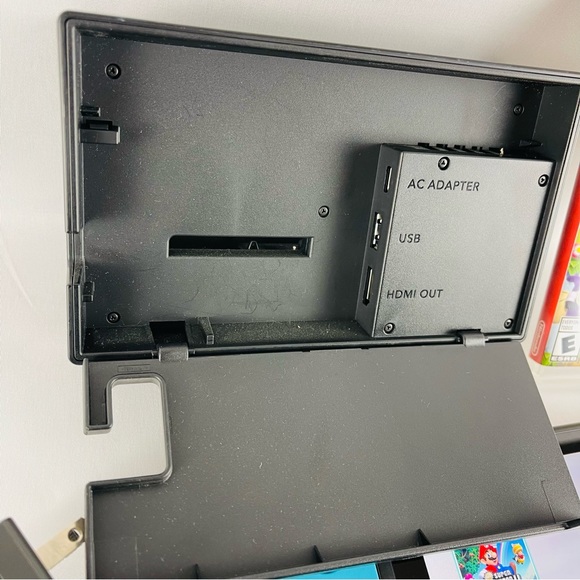 Nintendo Switch - Neon Blue + Neon Red Joy-Con and Game - Picture 14 of 16